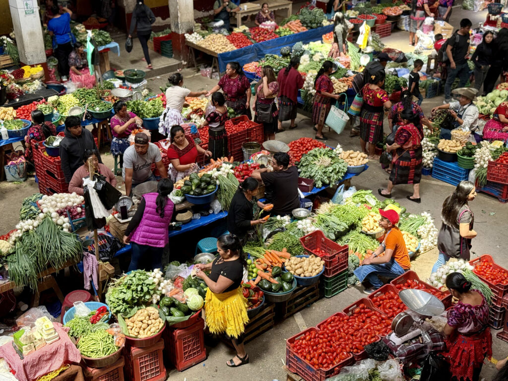 que dias se celebra el mercado de chichicastenango
