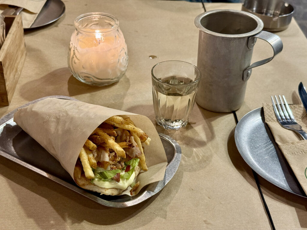 donde comer en atenas gyros